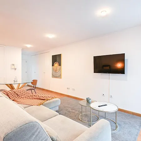 On - Poveiros - Free Parking * Oporto